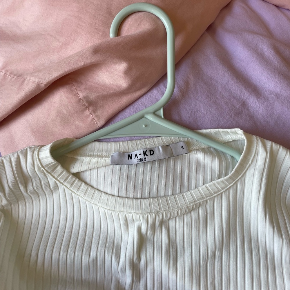 NA-KD Backless Ribbed White Top - Picture 4 of 4